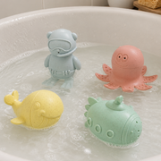 Set Figuras de baño lanza agua