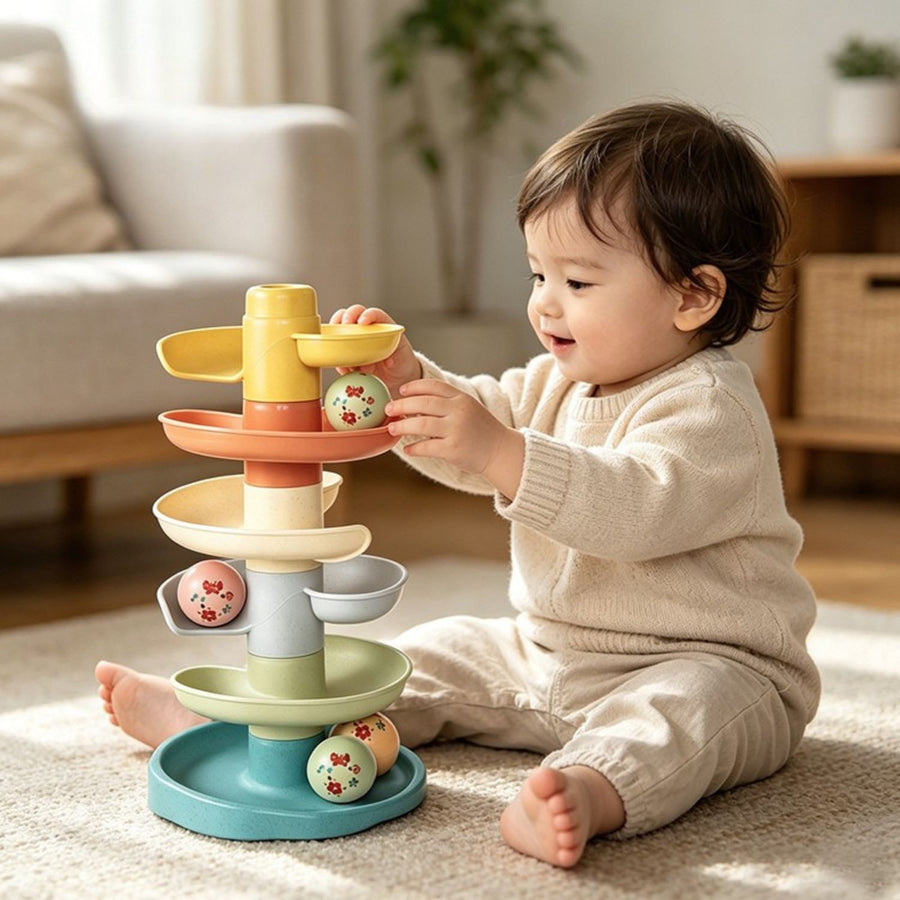 Torre espiral con pelotas sonajeras